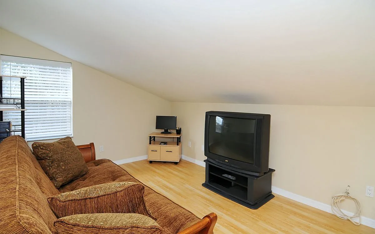 8200 Ibis St — Photo 3