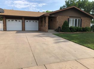1008 Lamplighter Ln, Garden City, KS 67846