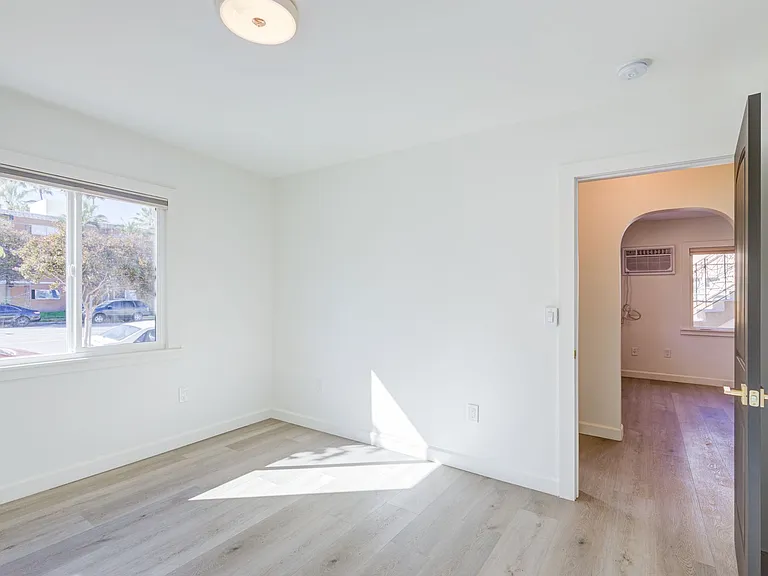 Riverside Residences — Photo 12