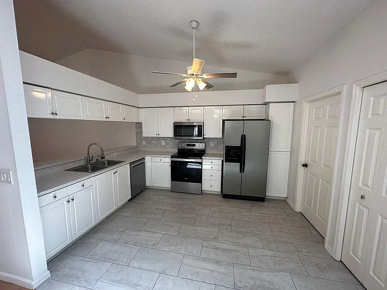 2558 Estancia Blvd — Photo 37