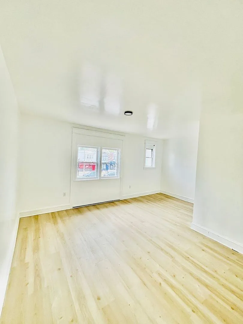 Charming 2BR Duplex in Philadelphia — Photo 3