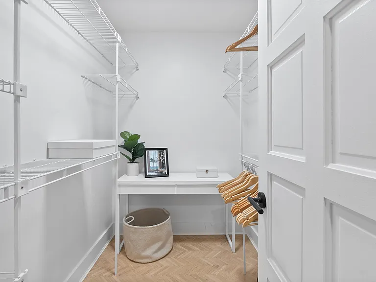 516 Royal Plaza Dr — Photo 16
