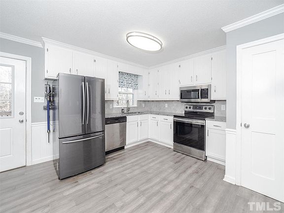 5th image of 2627 Cedar Creek Dr