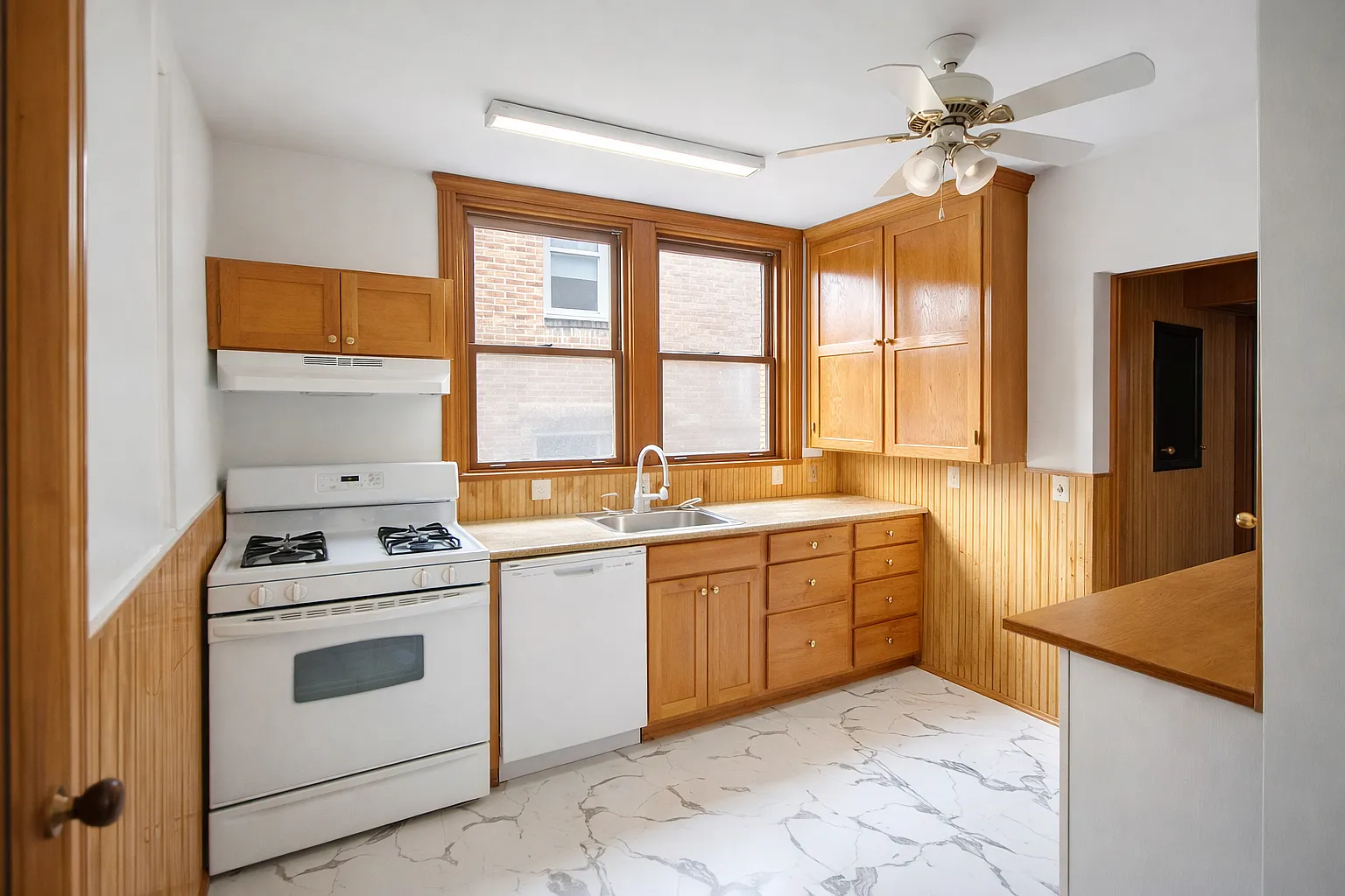 3 bed, $2,200 — Photo 3