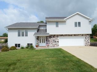 218 Jennifer Ln, Fall River, WI 53932