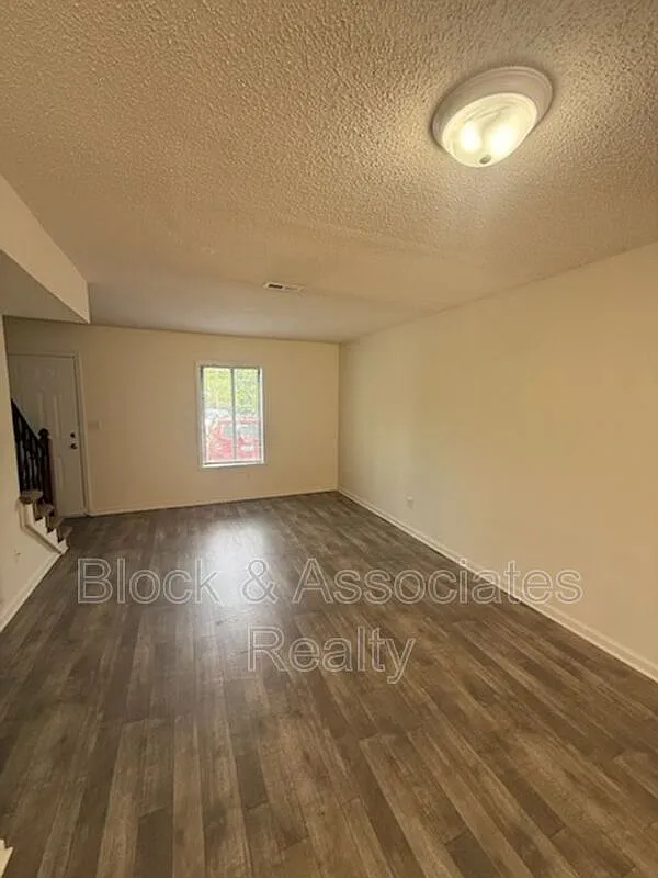 2 bed, 1.5 bath, $895 — Photo 4