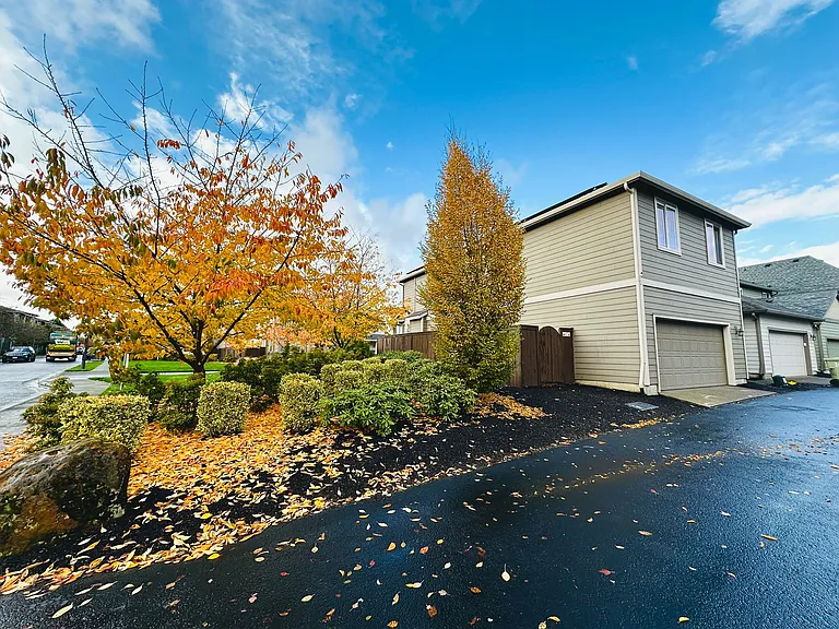 487 SW Aldea Ter — Photo 40