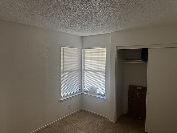 5th image of 15086 Dakota St