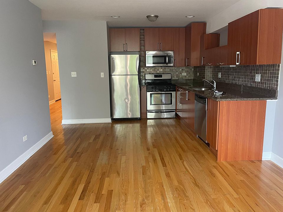 1st image of 6953 N Greenview Ave #208