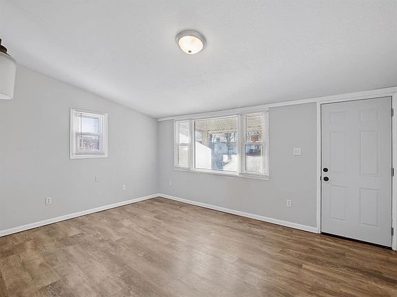 3rd image of 521 Jeff Pl