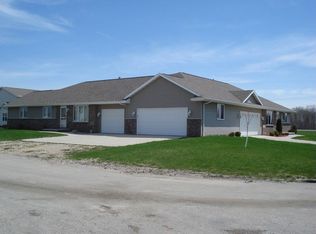 1301 Moon Ridge Ct, Kaukauna, WI 54130