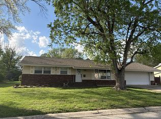 811 Franklin St, Charleston, IL 61920