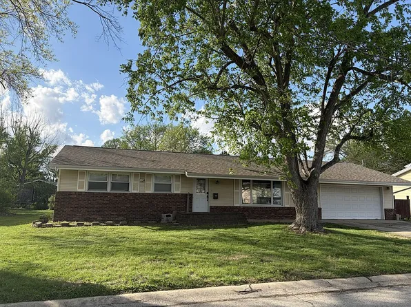 811 Franklin St, Charleston, IL 61920