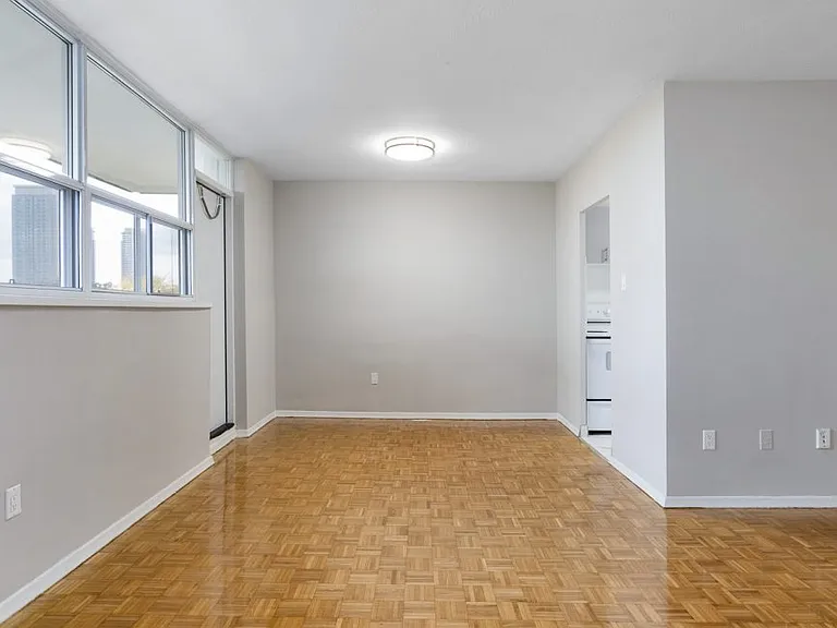 2250 Kennedy Rd — Photo 12