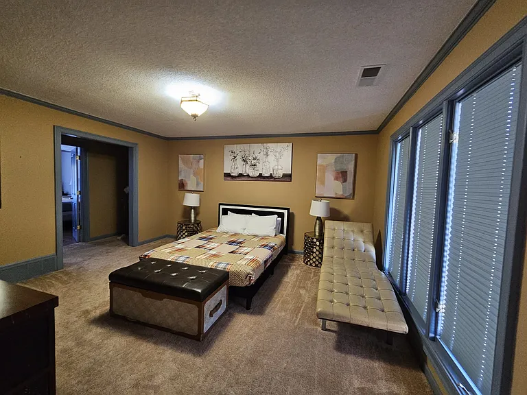 8220 Hunters Creek Dr — Photo 12