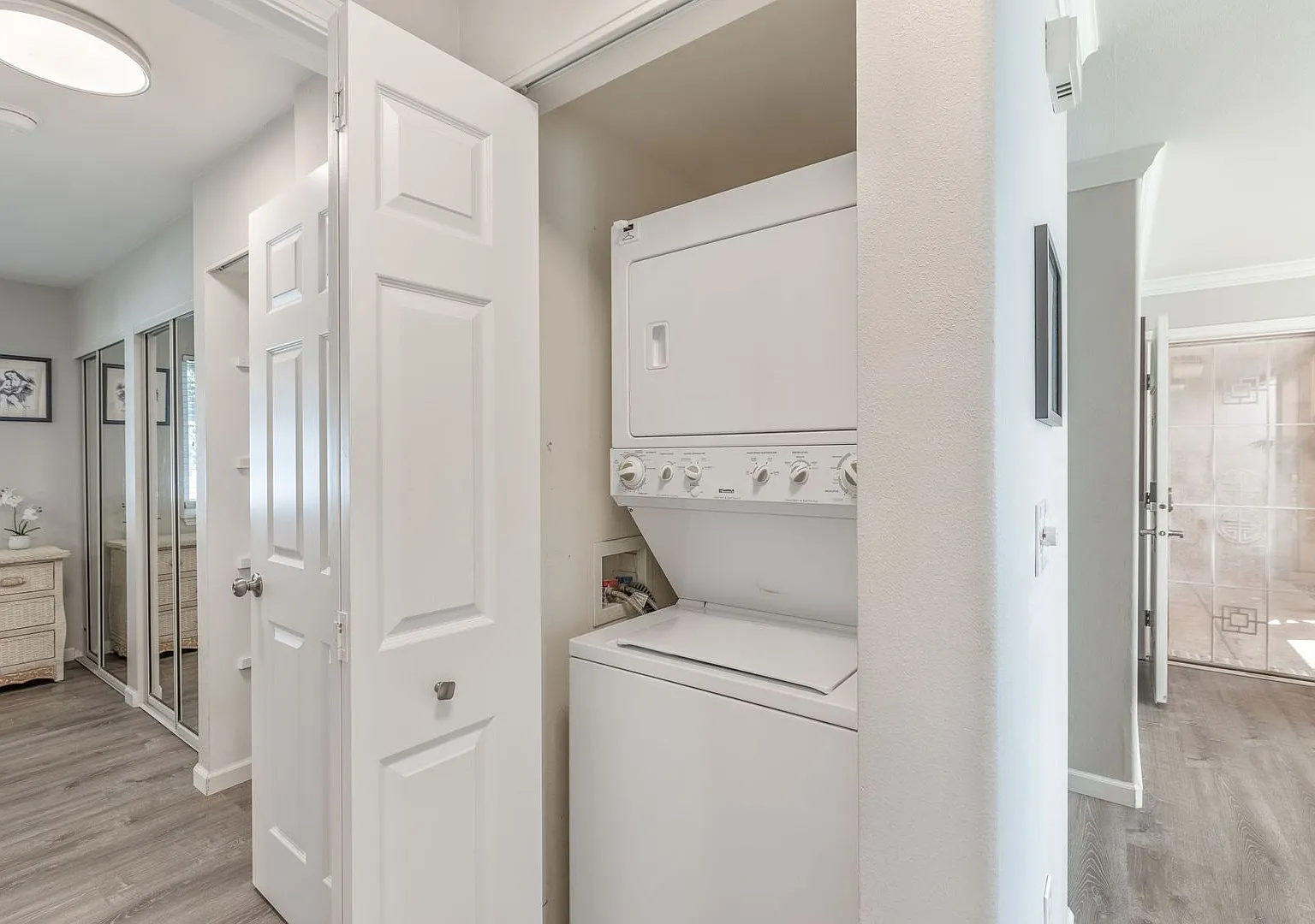 Fully furnished 2 bedroom, 2 bath at Villas at Kenolio — Photo 4