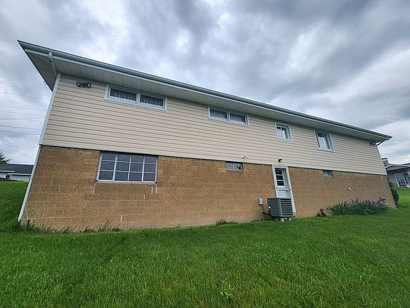 3rd image of 717 Hillcrest Lane