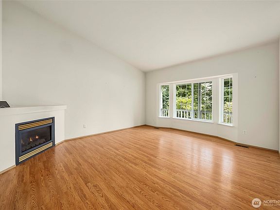 3rd image of 11102 80th Avenue E