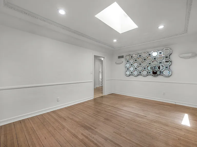 1521 Midvale Ave — Photo 37