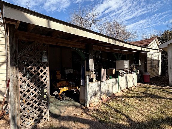 5th image of 114 E Park Place Dr