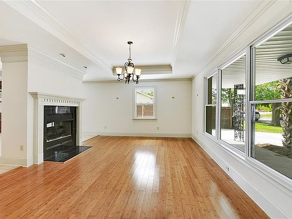 4th image of 414 Emerald St