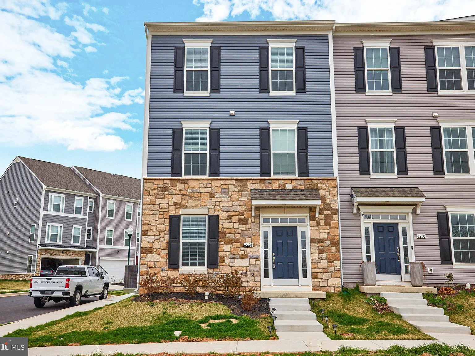 4 bed, 3.5 bath, 2200 sqft, $3,100 — Photo 1