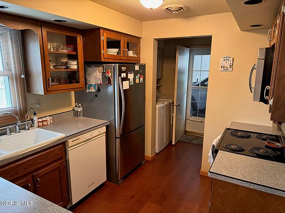 5th image of 1114 Bavarian Ln