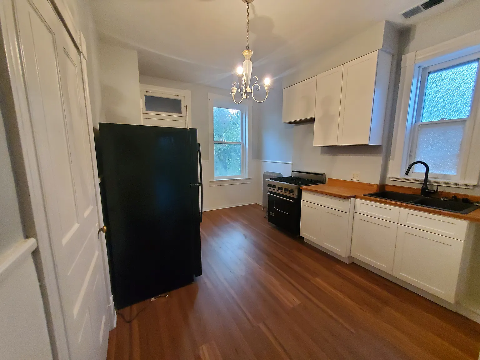 2 bed, 1150 sqft, $1,450 — Photo 3