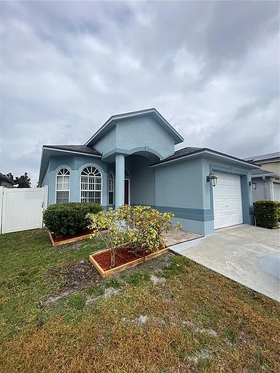 3 bed, 2.0 bath, 1343 sqft, $1,995 — Photo 2