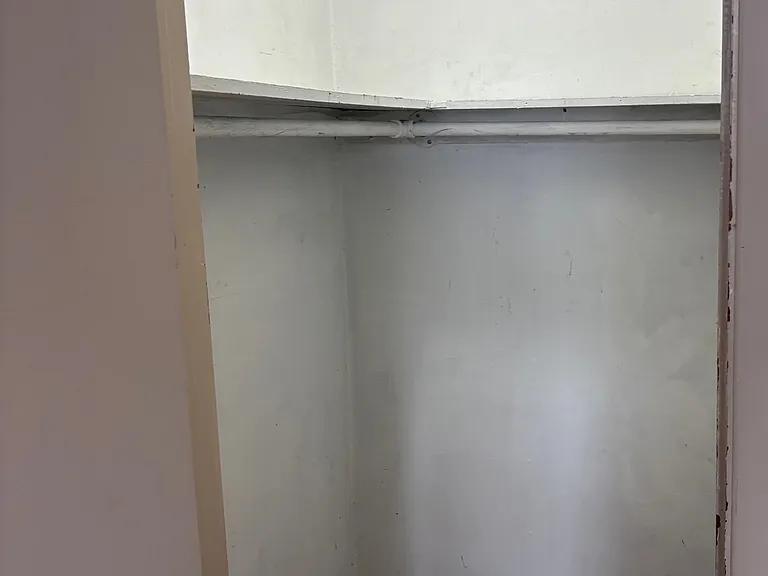 Bed room walk in closet
