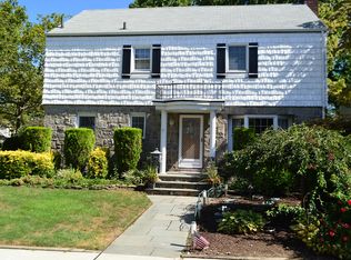10 Nemeth St, Malverne, NY 11565