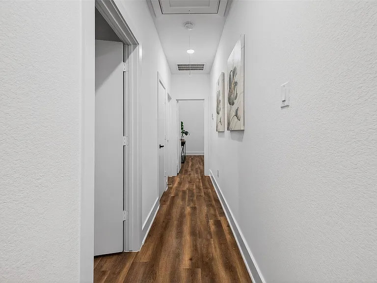 3003A Delano St — Photo 35
