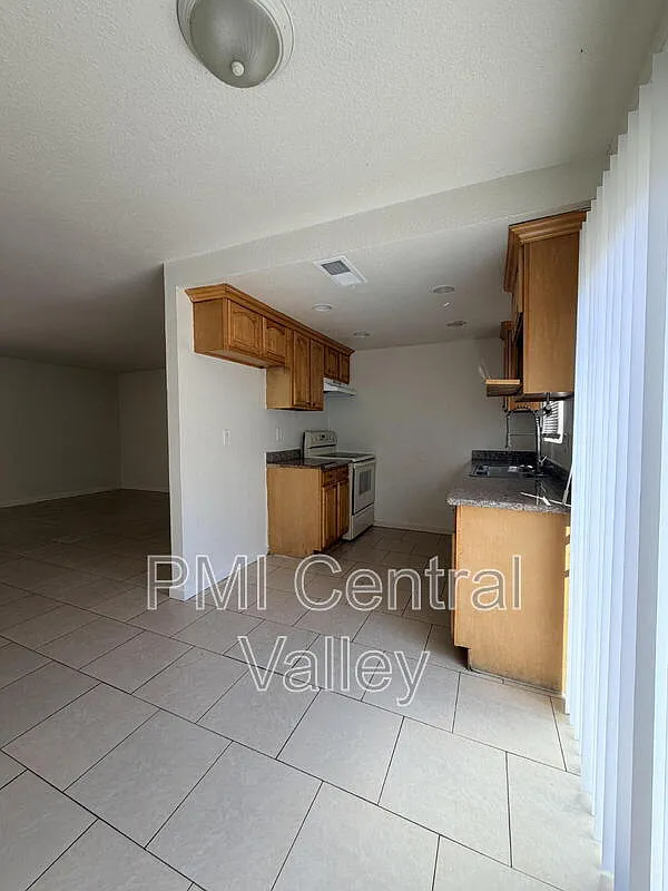 3 bed, 2.0 bath, 1170 sqft, $1,795 — Photo 3