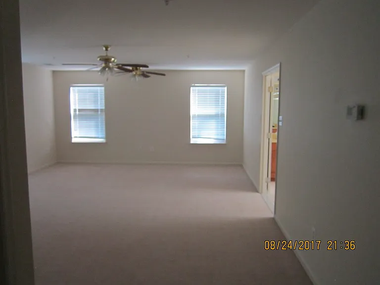 10026 Edgewater Ter — Photo 7
