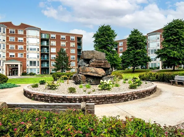 78 Regency Park Dr #207, Halifax, NS B3S 1T2