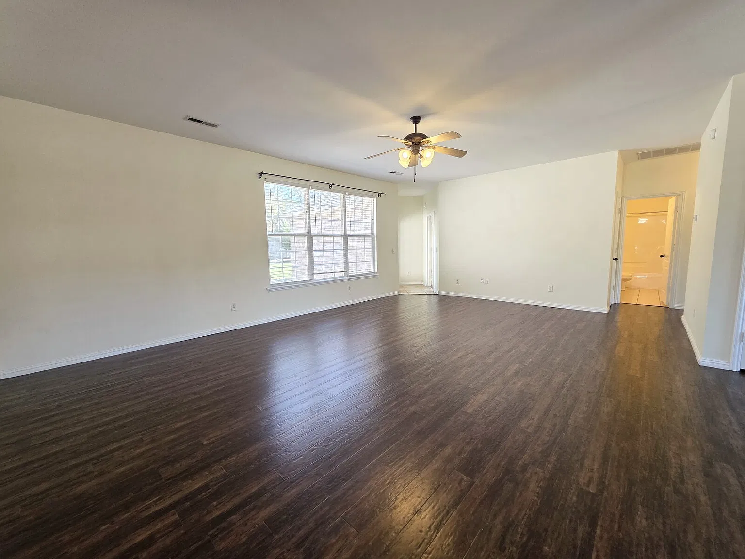 3 bed, 2.0 bath, 2168 sqft, $2,500 — Photo 4
