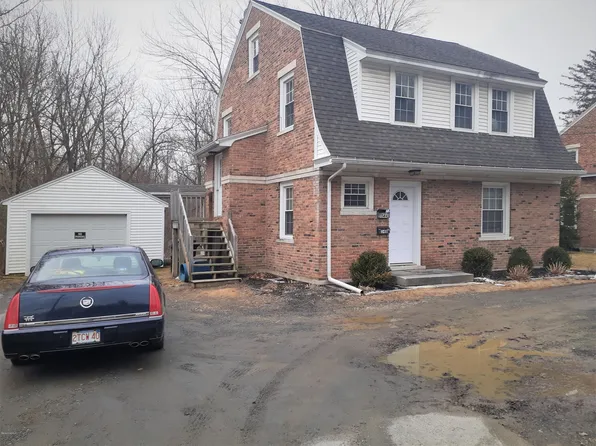 54 Housatonic St, Lee, MA 01238