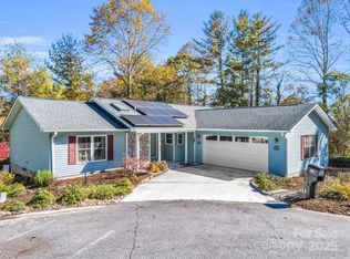 675 New Village Dr, Hendersonville, NC 28791
