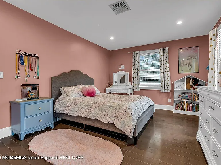 515 Monmouth Rd — Photo 12