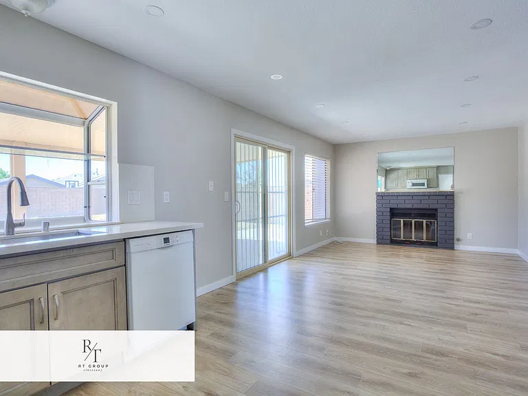 15326 Swarens Ct — Photo 12