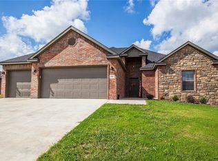 725 Douglas St, Pea Ridge, AR 72751