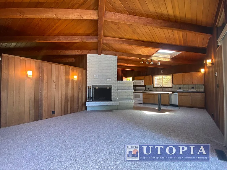 215 Blackpoint Ln — Photo 5