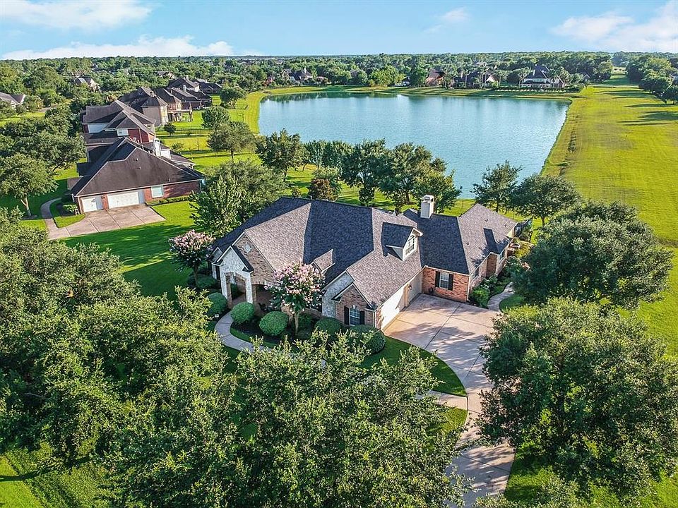 2nd image of 9143 Royal Crest Ln
