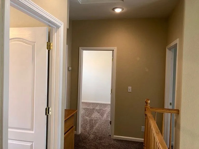 340 Caples Dr — Photo 9