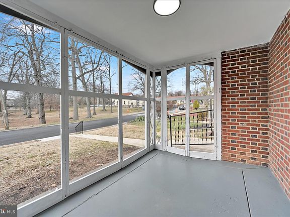 3rd image of 817 W 32nd St