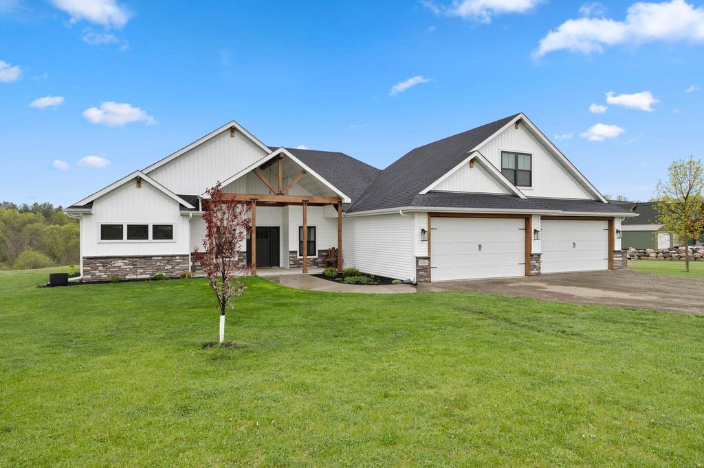 48063 Autumn Ct, Stanchfield, MN - View 2