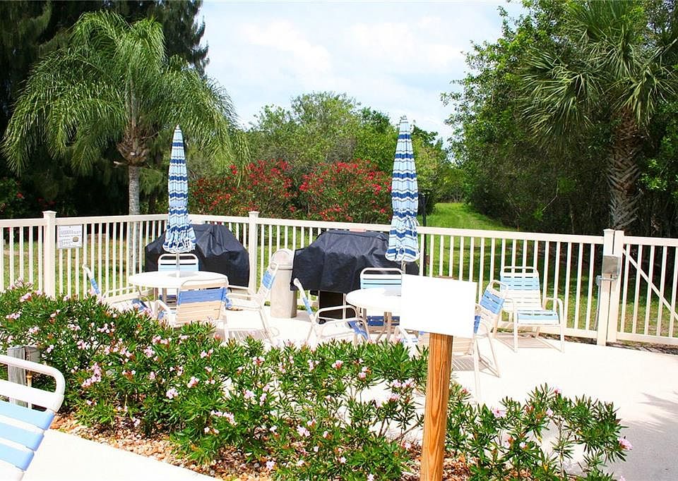 1st image of 12 Vista Palm Ln