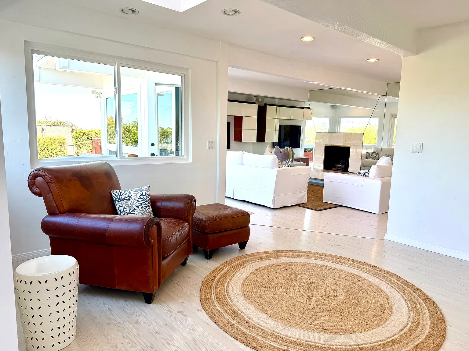 3 bed, 2.5 bath, 2004 sqft, $6,700 — Photo 4
