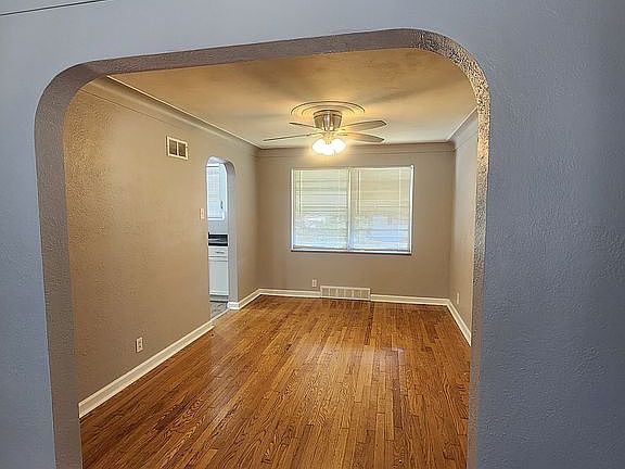 4th image of 9248 Riverwood Dr