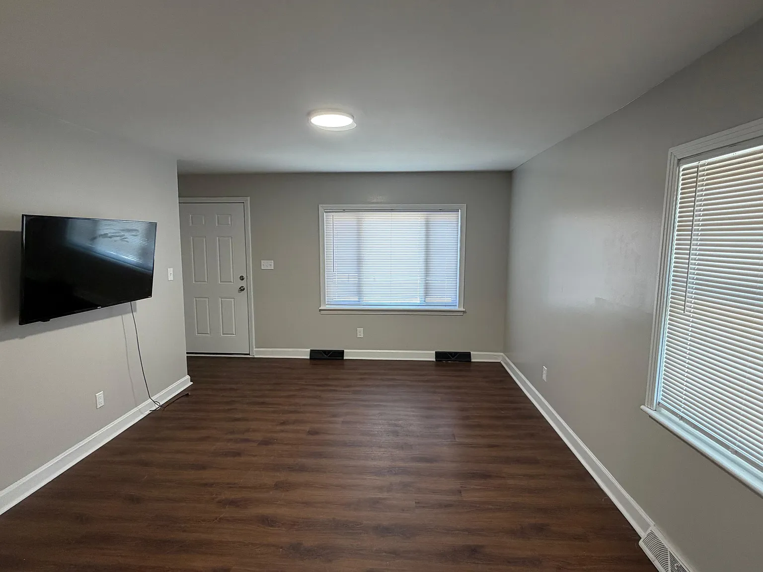 3312 Woodlawn St — Photo 3